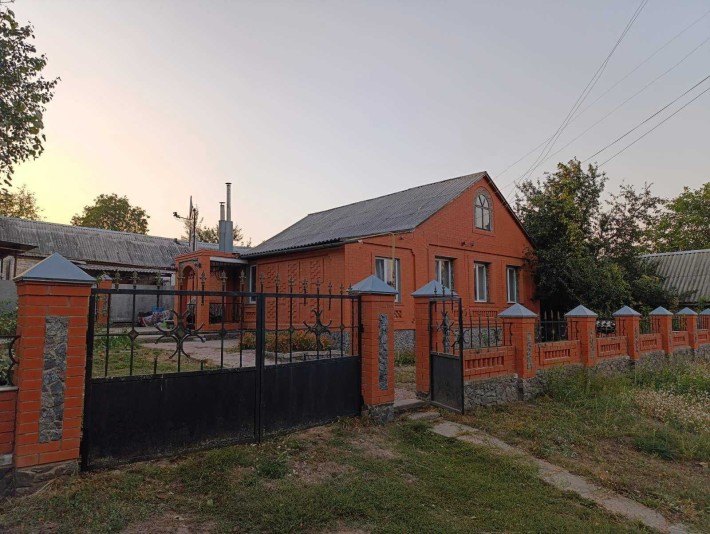 Продам житловий будинок в селищі Липова Долина, Сумської області. - фото 1
