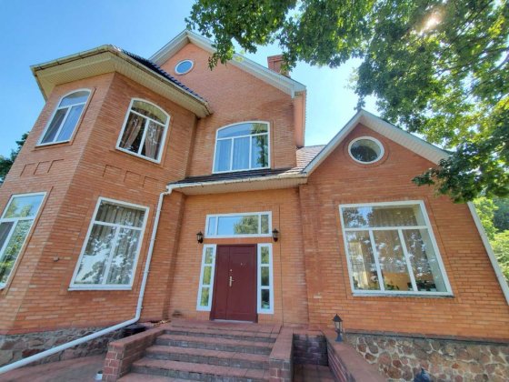 Двохповерховий будинок під Прилуками Прилуки