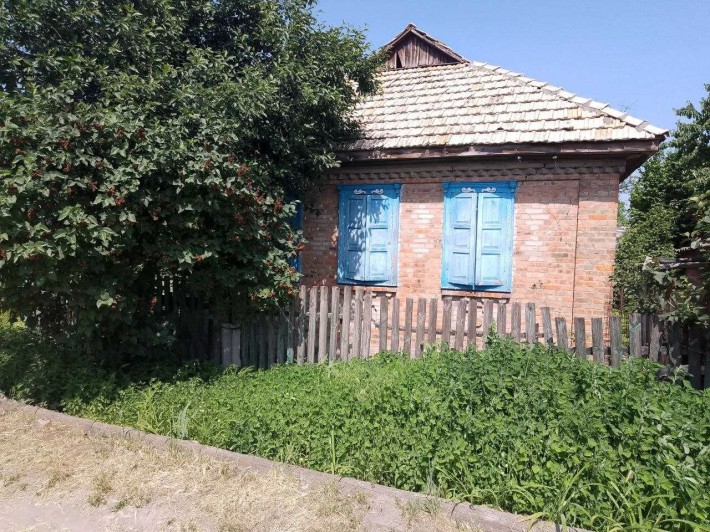 интересный кирпичный дом, закончить ремонт и можно заселяться. - фото 1