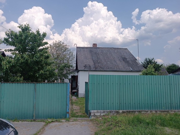 Продам цілий будинок з великою земельною ділянкою - фото 1