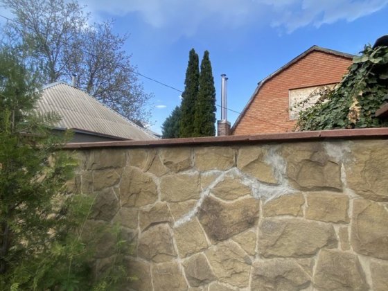 Продается хороший двухэтажный дом. Отличный район. Славянск.