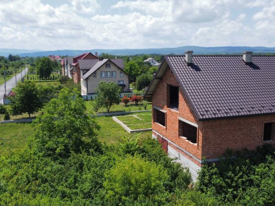 Цегляний Будинок/Незавершене будівництво неподалік міста Стрий Стрый