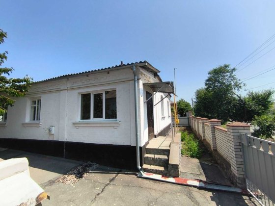 Продається окремий будинок у місті, р-н магазину "Будівельник" Умань