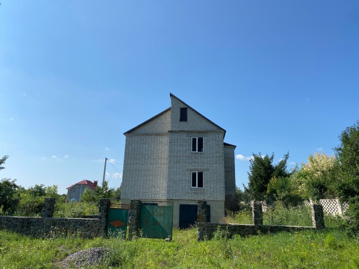 Будинок у передмісті з ділянкою — ідеальний для сім’ї - фото 1