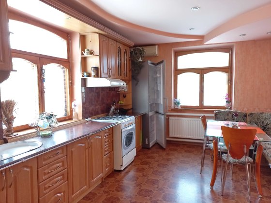 Продам дом в центре Чугуева Чугуев