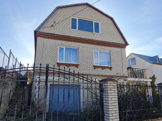 продаж добротного будинку з чудовим місцем розташування Хмельницький