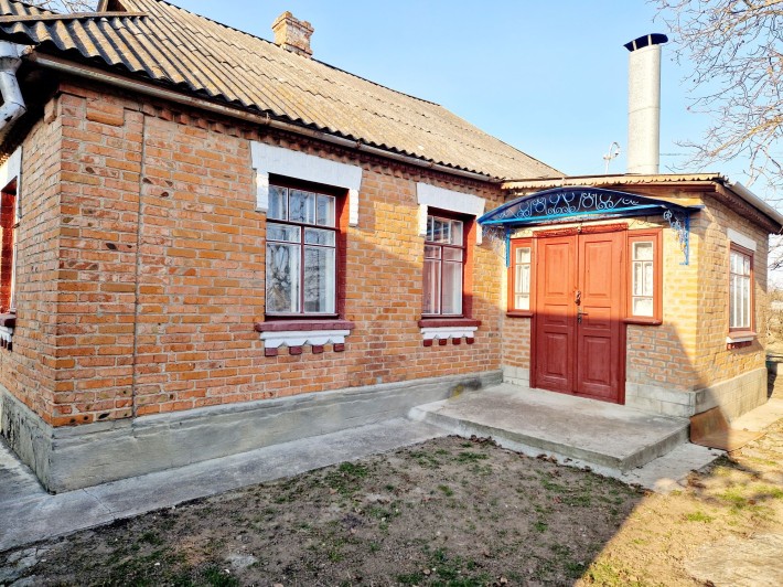 Продаж доглянутого будинку в центрі с.Л-Мелешківська з ділянкою 25 сот - фото 1