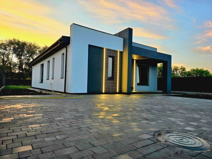 Продаж будинку з сучасним ремонтом - фото 1
