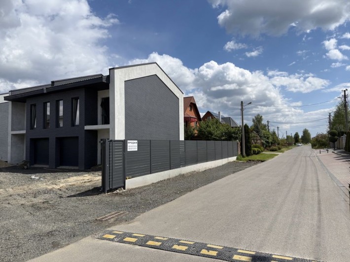 Продам дуплекс в найкращому місці села Рованці - фото 1