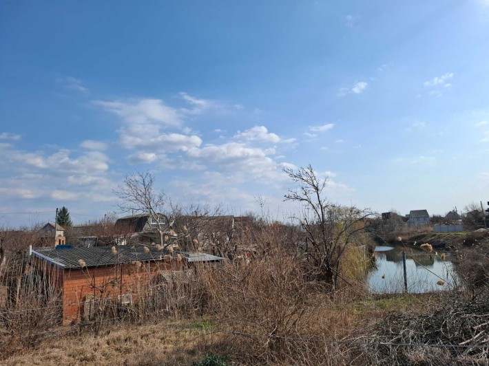 Продам участок с выходом к реке Кильчень и дачным домиком - фото 1