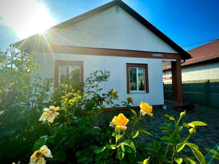 Продаж будинку у м. Підгородне (новобудова з меблями та технікою)! - фото 1