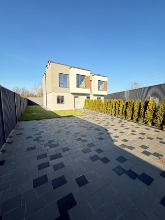 Продам таунхауз в Новоолександрівці - фото 1