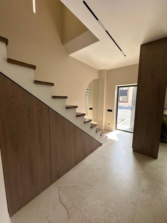 Продаж таунхаусу з ідеальним та лаконічним ремонтом - фото 1