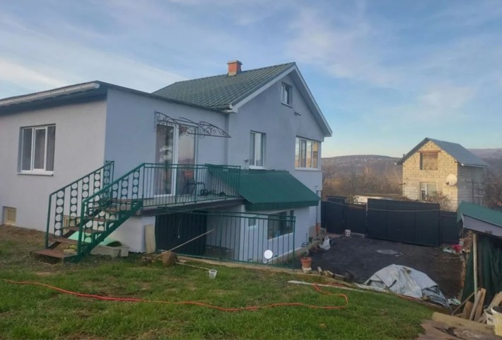 Продаж будинку біля озера - фото 1