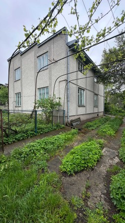 Цегл. Будинок із землею(13 сот. комунікації)під забудову в с. Угорники - фото 1