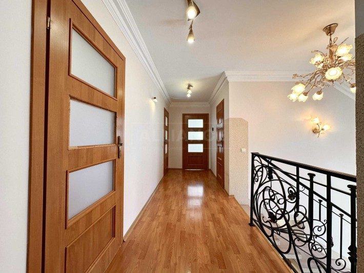 Продаж будинку в Угорниках - фото 1