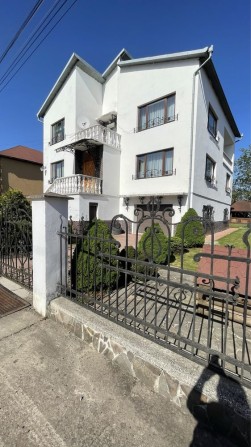 Продається будинок з ремонтом та меблями в центрі Тисмениці - фото 1