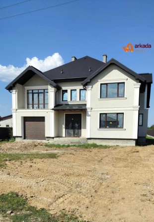 Великий будинок біля Івано-Франківська 470 м2, 10 сотих - фото 1