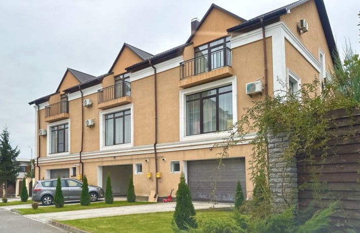 Новий 3 поверховий Таунхаус 220 м2 гараж КМ Montana Village с. Козин - фото 1