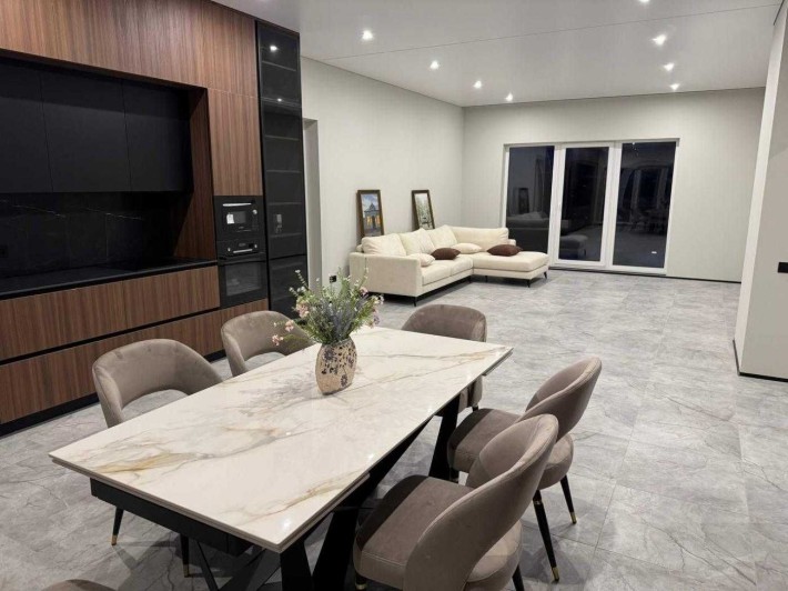 Продаж будинку з ремонтом 200м2 у с. Ходосівка, Новообухівська траса. - фото 1