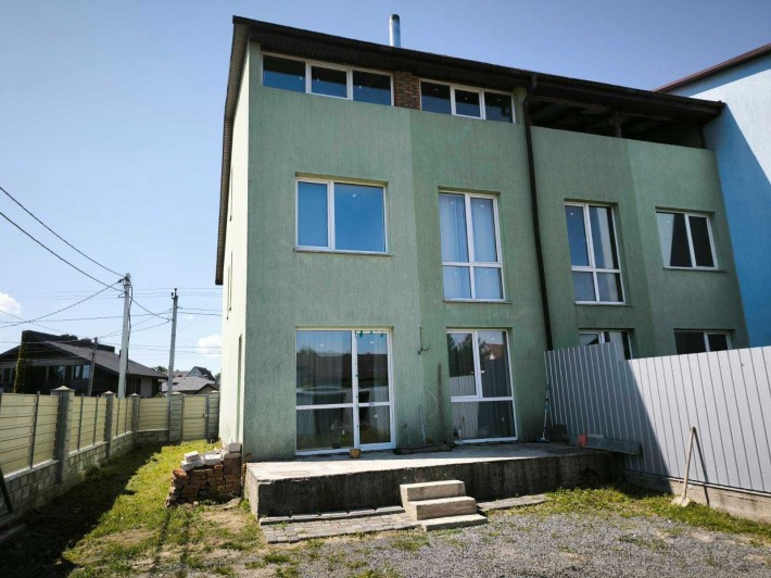 Кутовий таунхаус в Ворзелі на Лесі Українки - фото 1