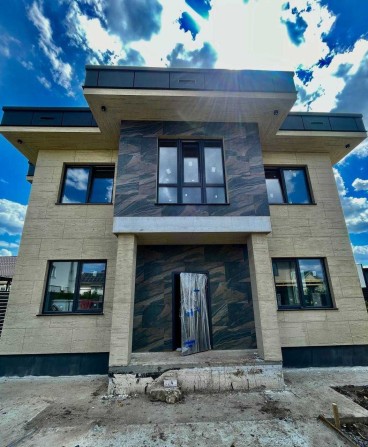 Продаж гарного будинку в Гатному! вул.Прикордонна, 154м2/5 сот - фото 1