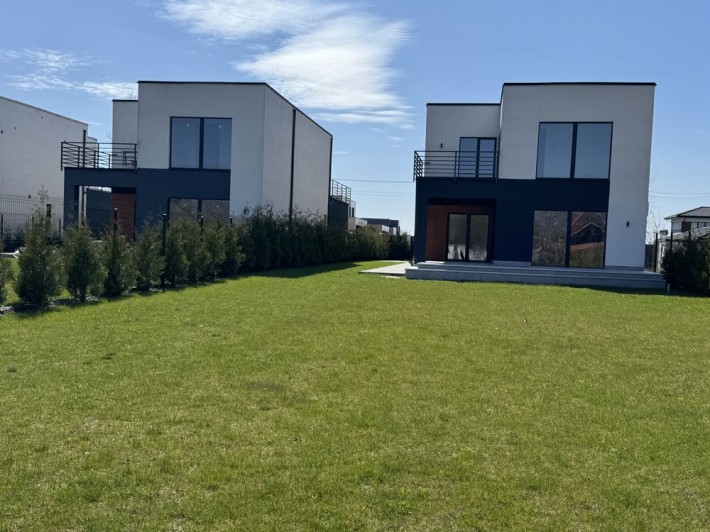 Продаж нового будинку  з виходом до води та власним пляжем - фото 1