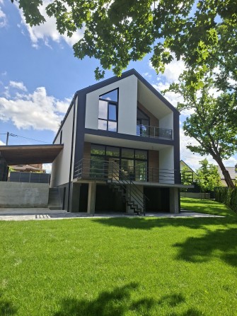 Будинок з бомбосховищем 240м.кв. біля лісу. Газ! - фото 1