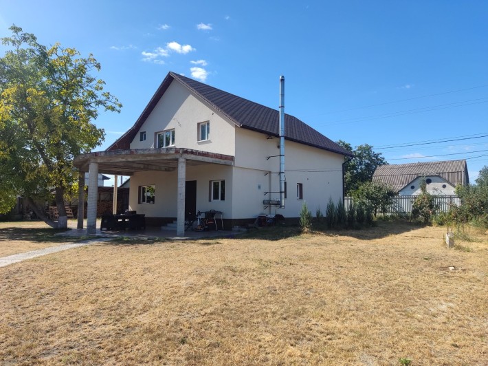 Дом и участок 16,8 сот с Гнедин, фасад возле ресторана Devino - фото 1