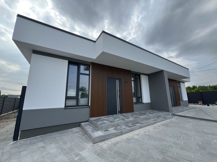 Продам дуплекс з ділянкою в Святопетрівському - фото 1