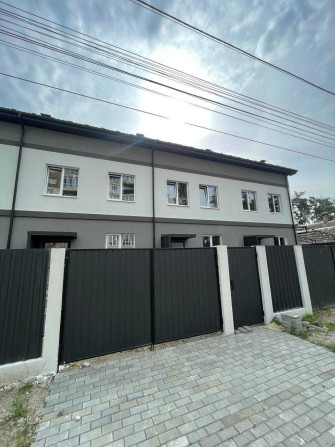 Продам Таунхаус пл.130 м.кв. з власним двором, тераса. Мін. оформл. - фото 1