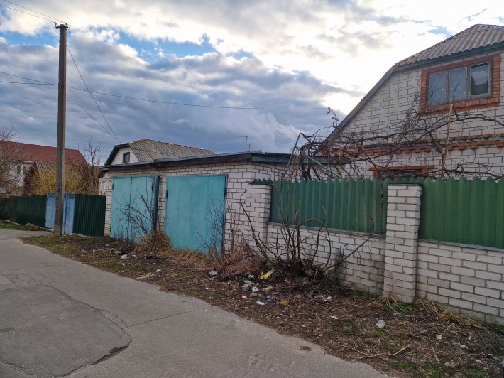 Добротний цегляний будинок, для великої родини - фото 1