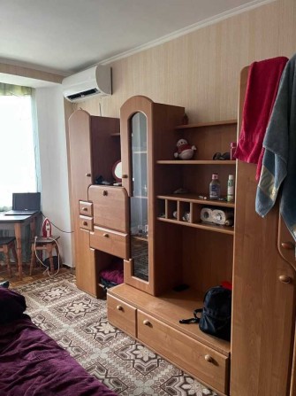 Кімната в гуртожитку з балконом, цегляний будинок - фото 1