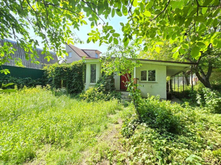 Будинок з центральними комунікаціями біля парка Письменників - фото 1