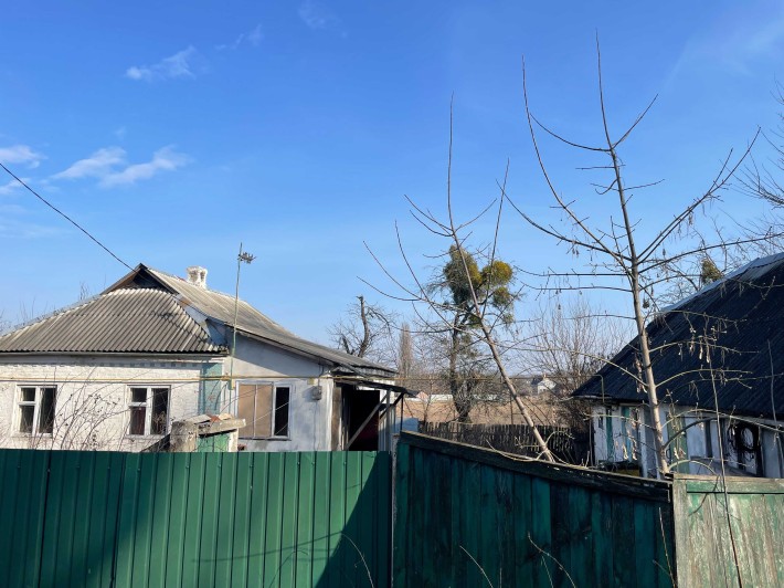 Продаж будинку з ділянкою землі в с. Бузова - фото 1
