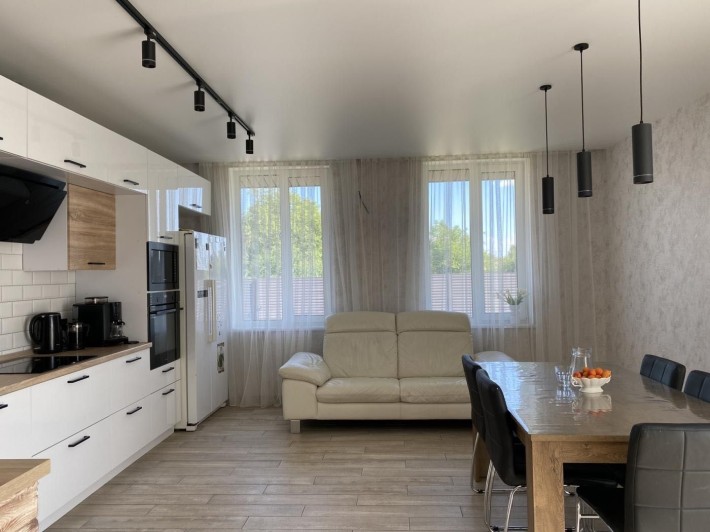 Продам дом с ремонтом 124м2 - 7 соток земли. Бузова - фото 1