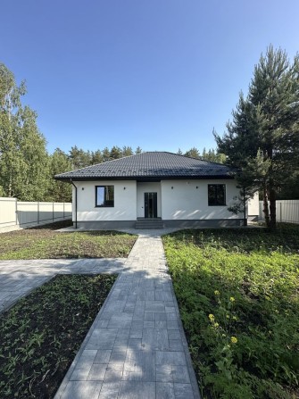 Просторий одноповерховий будинок з ремонтом та терасою - фото 1