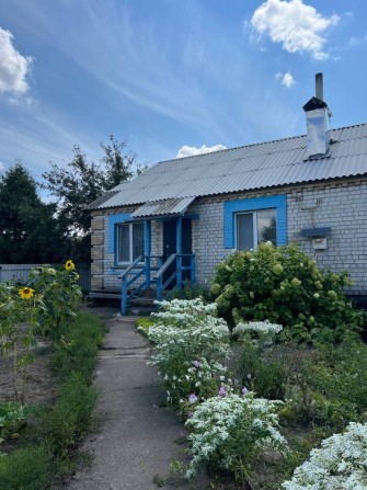 Продам доглянутий будинок в мальовничому селі поруч з озером! - фото 1