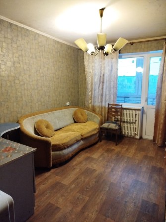 Продам гостинку, з балконом та своїм санвузол, по вулиці Каркача. - фото 1