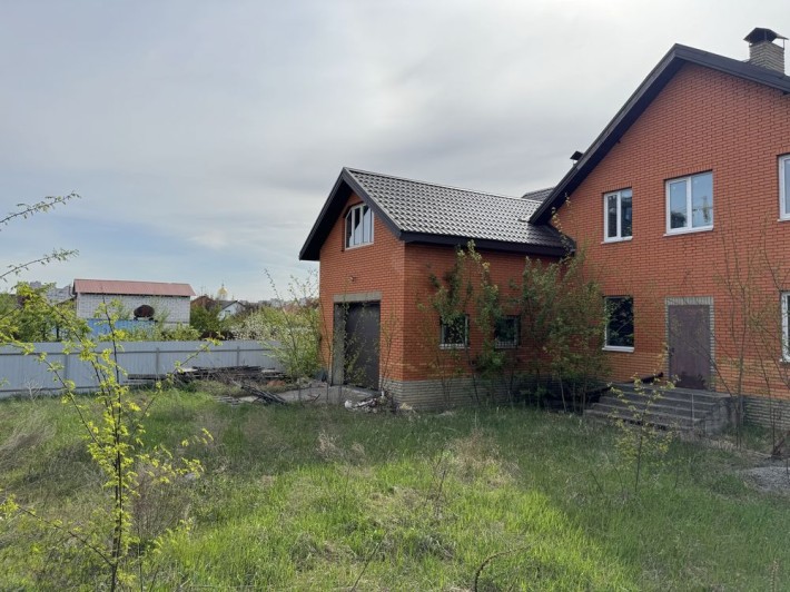 Будинок з гаражем в центрі Бучі. 200 000 дол. - фото 1