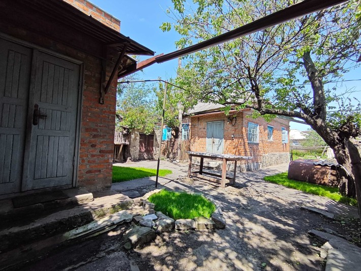 Продам 2 будинки на одній ділянці в крюкові. Власник, можна сертифікат - фото 1