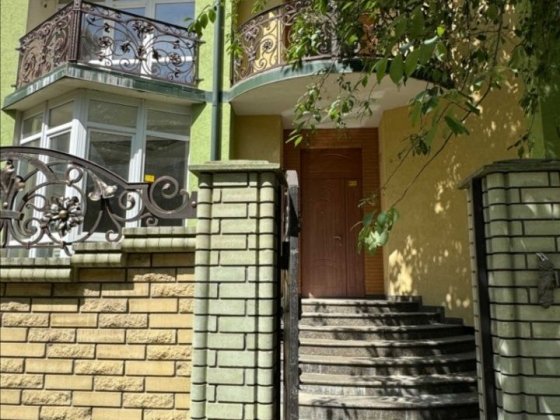 Продається будинок в центрі міста Івано-Франківськ