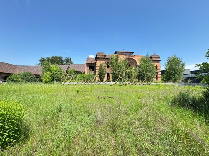 Продажа дома 2000м2 участок 1Га выход в лес с. Иванковичи - фото 1