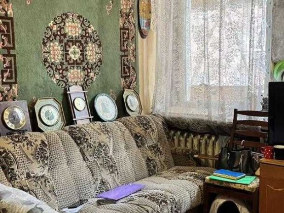 Продаю 2 кімнати в 3-кімнатній квартирі в районі Південної залізниці. Харків