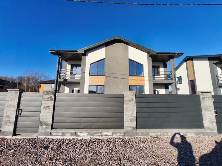 Продаж! Угловий Таун 105 м2. Велика власна територія. Без ком. Балкон - фото 1
