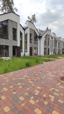 Таунхаус з чистовою штукатуркою та власним заднім двориком - фото 1