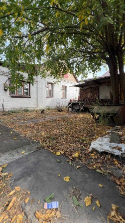 Продам частину будинку з гаражем в центрі міста - фото 1