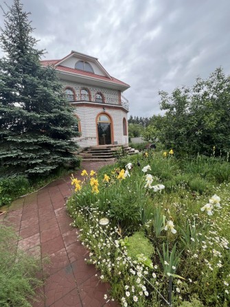Продам  трьохповерховий будинок село Плюти. - фото 1