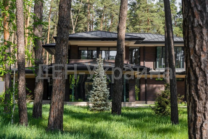 Продаж сучасного домоволодіння у мальовничому лісі, 40 км. від Києва - фото 1