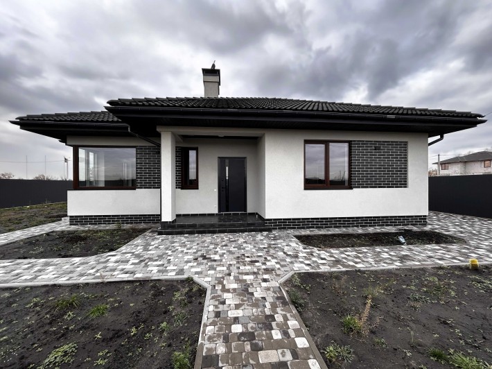 Будинок з ремонтом-134м2, с. Погреби. Сонячні панелі 8 кВт в подарунок - фото 1